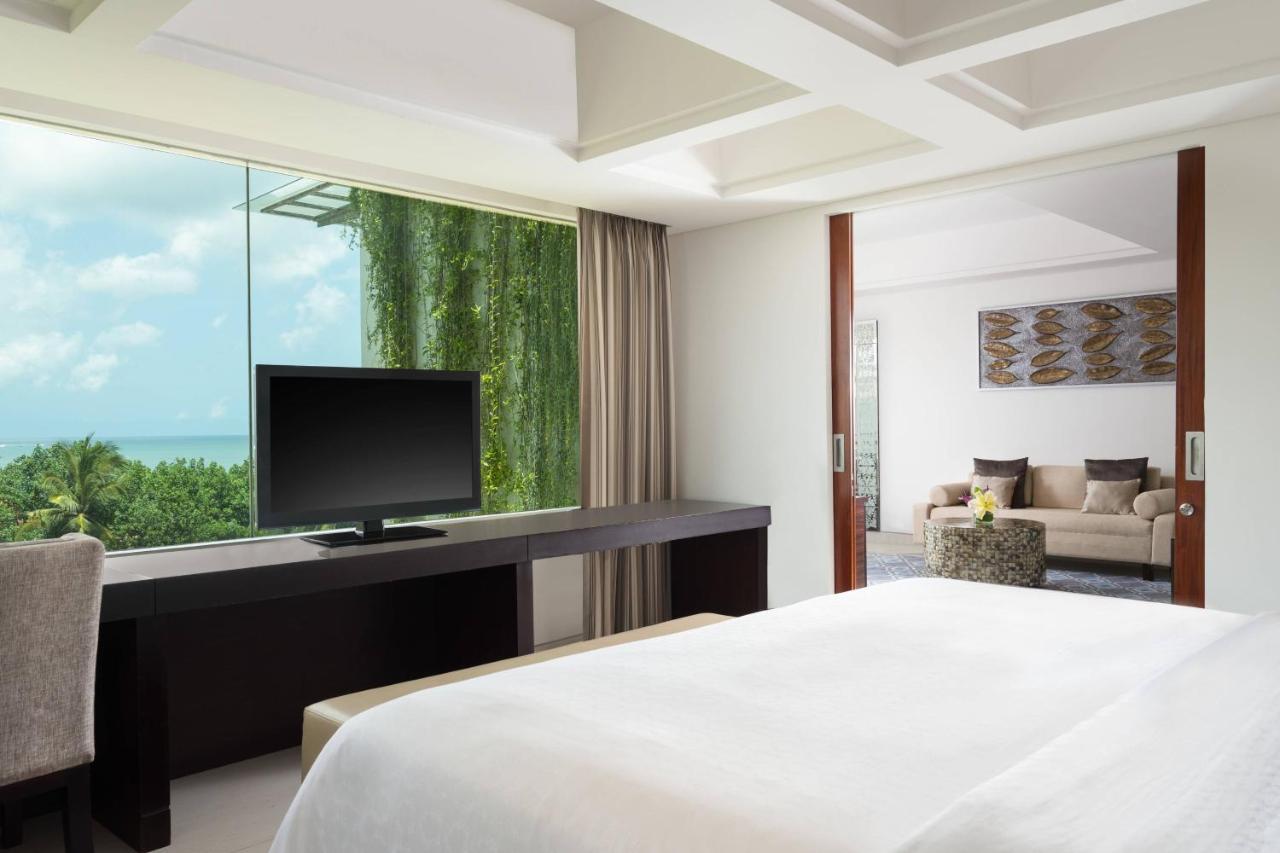 Sheraton Bali Kuta Resort Ngoại thất bức ảnh A bedroom at the hotel