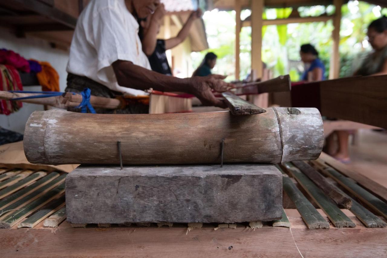 Sheraton Bali Kuta Resort Ngoại thất bức ảnh Bamboo being split with a knife