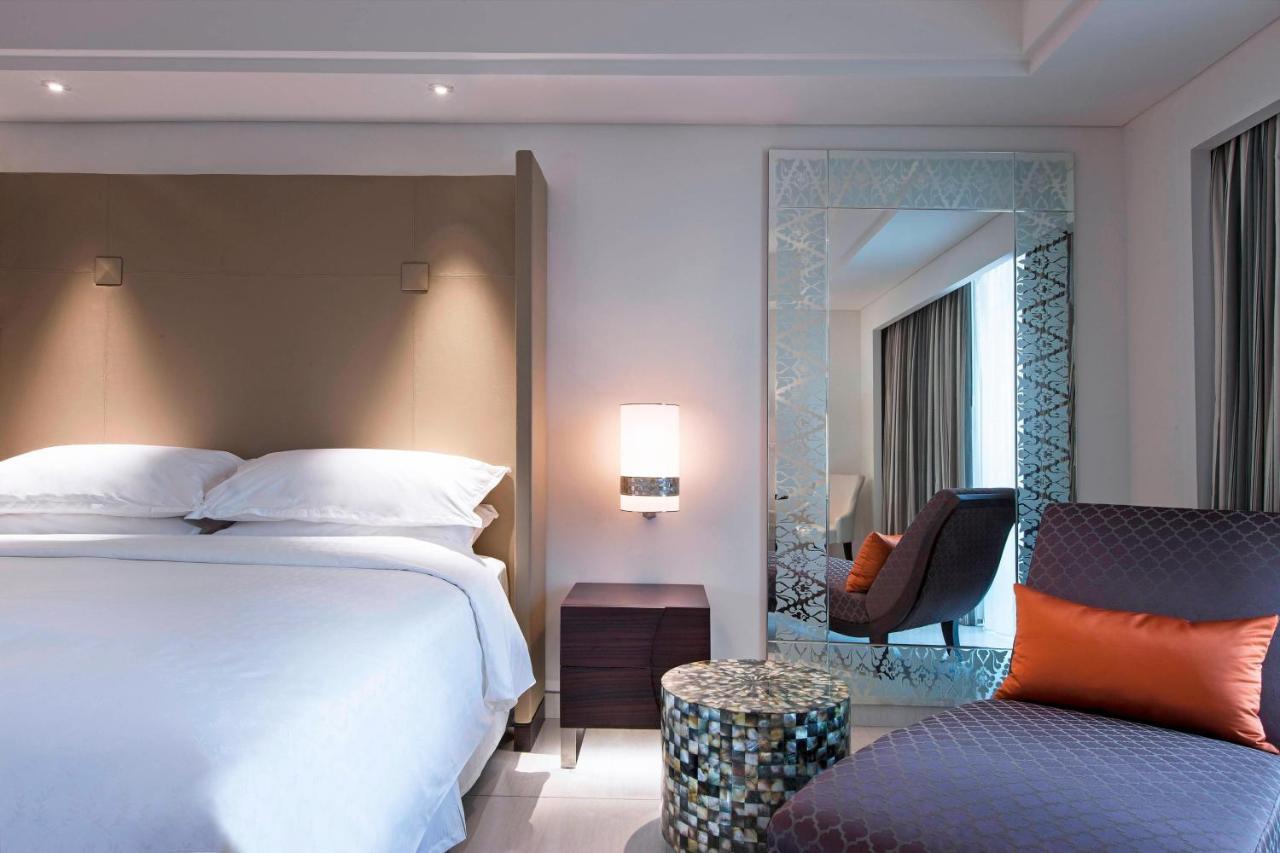 Sheraton Bali Kuta Resort Ngoại thất bức ảnh A room at the hotel